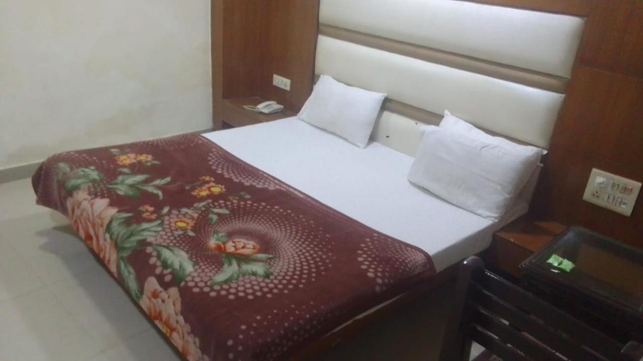 Hotel Noble Inn New Delhi Exterior photo